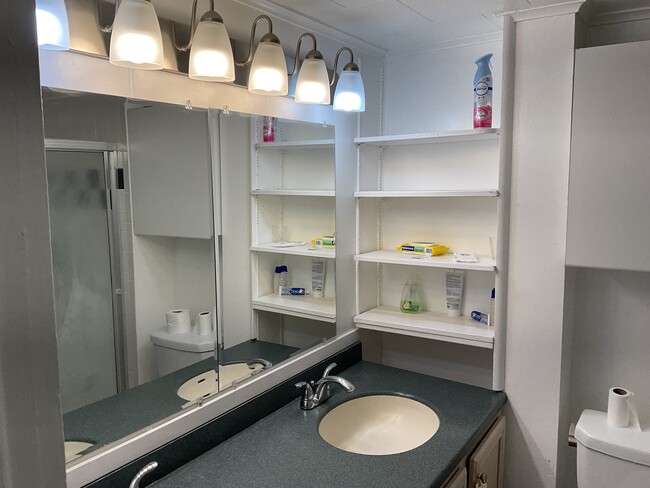 Building Photo - 376 E Blackwell St