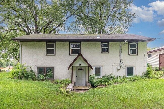 Foto del edificio - Spacious 5bed|2bath Home w/ Large Backyard...