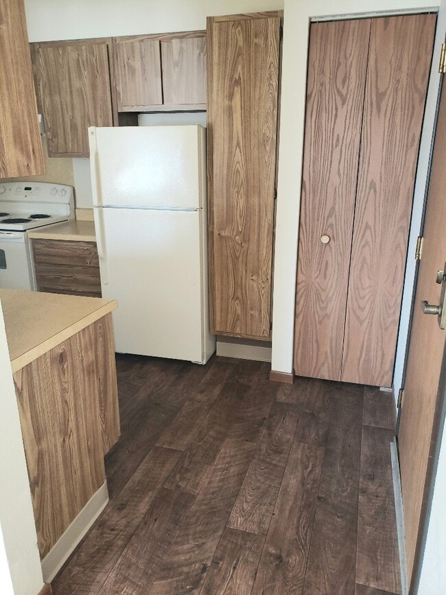 Kitchen - Parkview Apartments