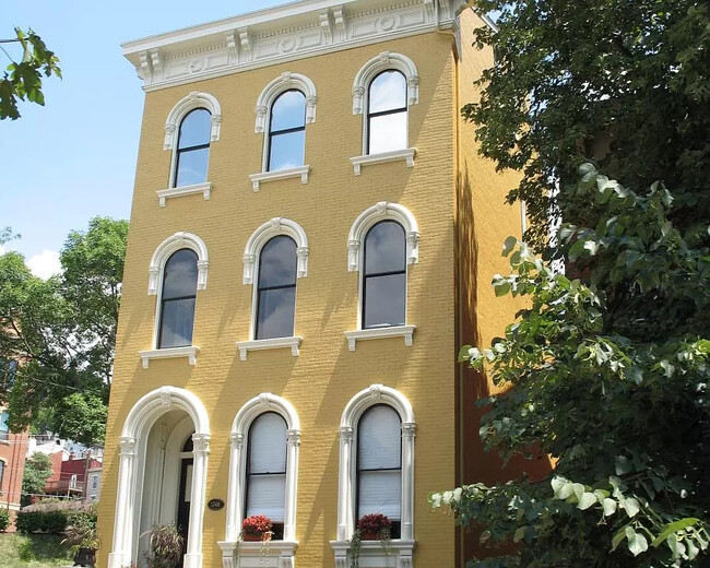 Building Photo - 1346 Broadway St