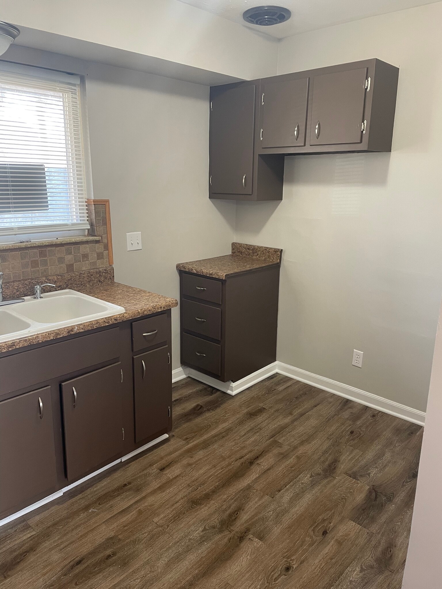 1618 Maxen Dr Akron, OH 44307 – photo 4