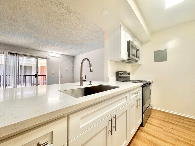 Foto del edificio - 17821 Sherman Way
