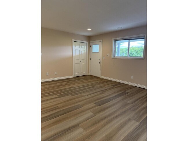 Photo du bâtiment - Basement-10872 166 STREET