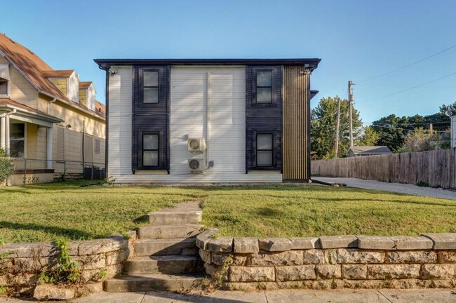 Building Photo - 301 W State St