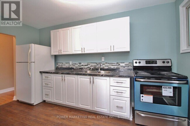 Photo du bâtiment - 885 Maitland Ave