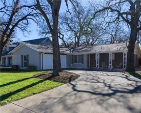 Building Photo - 2505 Rogge Ln