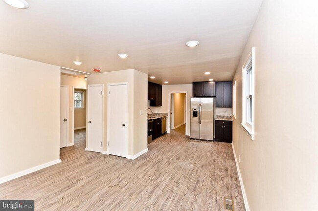 Building Photo - 4813 Ravenswood Rd