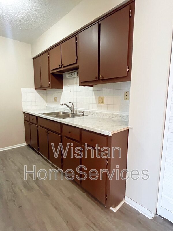 Foto del edificio - 217 Charleston Blvd