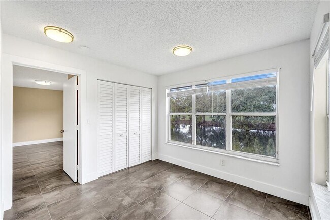 Building Photo - 457 Vista Isles Dr