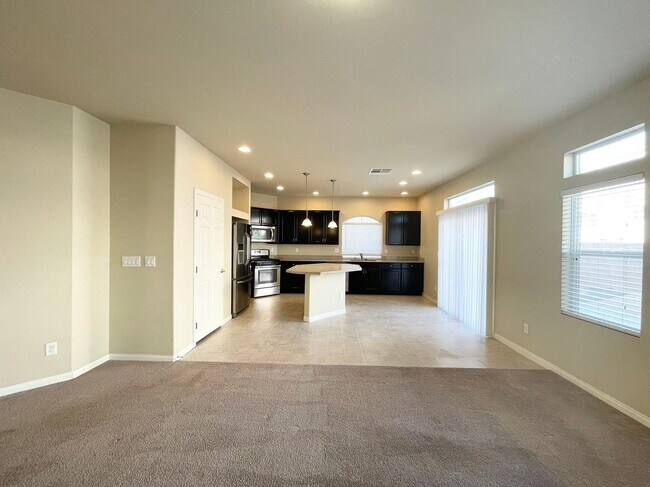 Foto del edificio - Beautiful 3 story single family house in C...