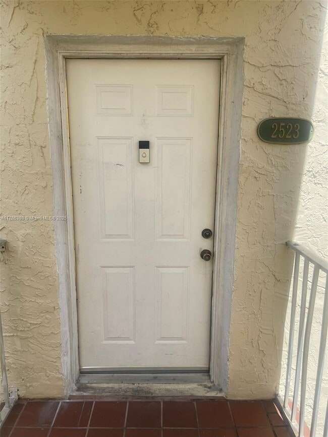 Foto del edificio - 10000 NW 80th Ct