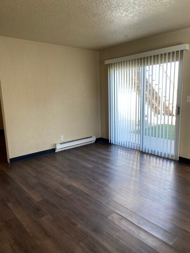 Foto del edificio - 530 E 3rd St