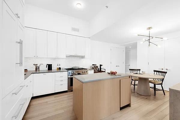 Foto principal - 50 W 30th St