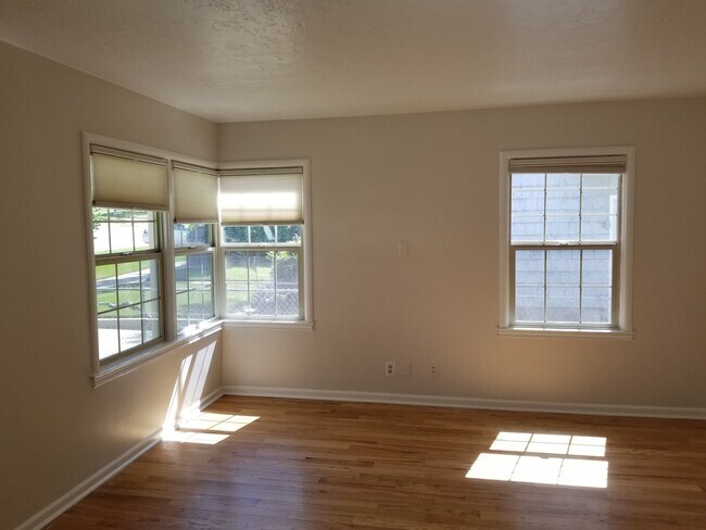 Building Photo - Beautiful Large Home in the Avenues