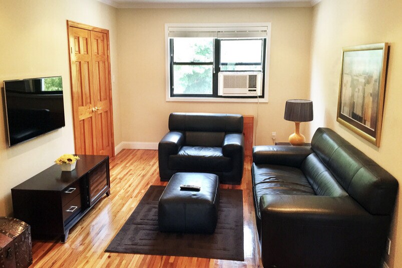 Living room (not furnished) - 14444 71st Ave