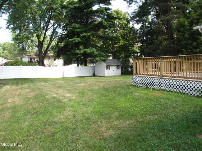 Foto del edificio - 10 Flicker Dr