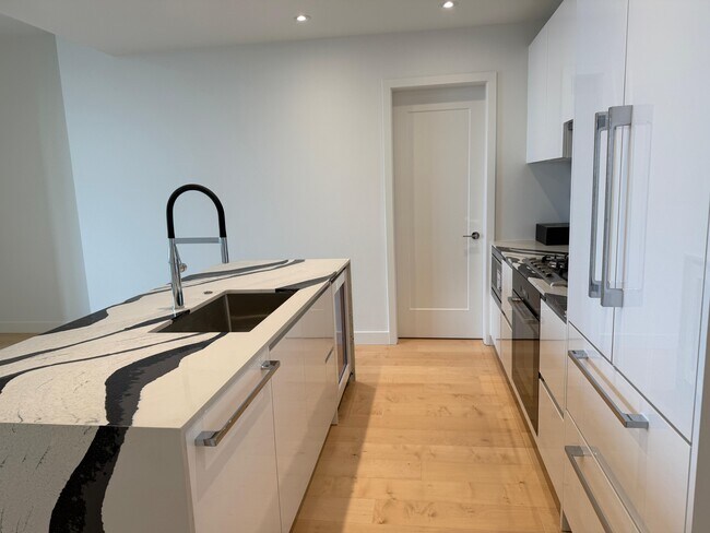 Photo du bâtiment - 135-1135 13th St E