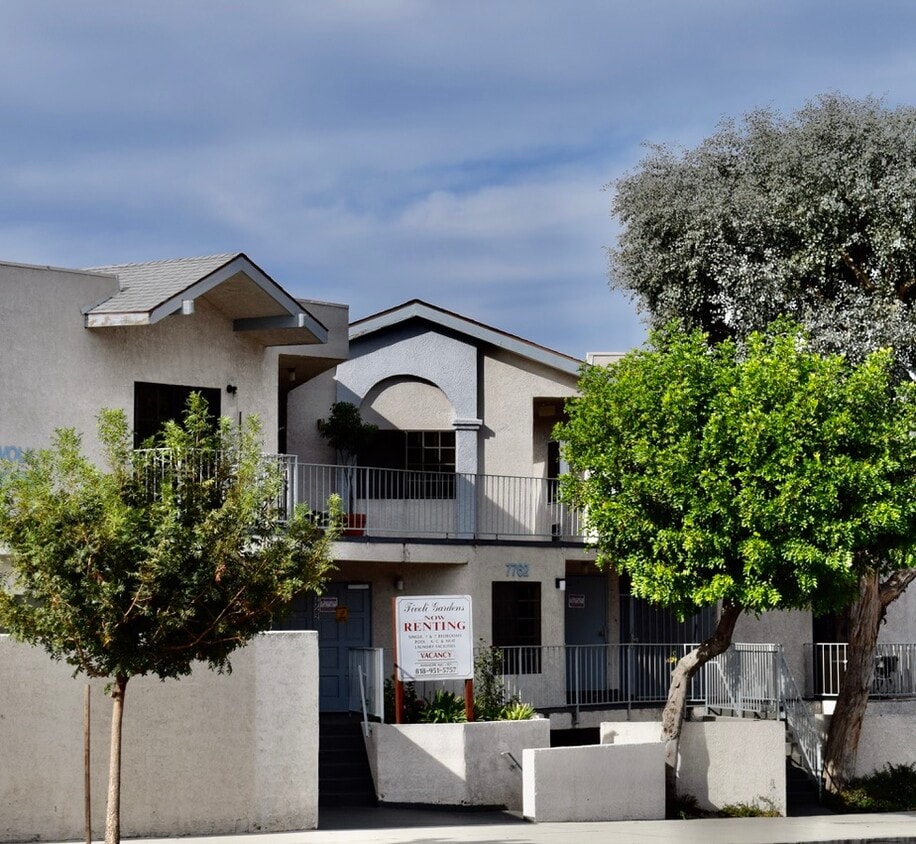 Primary Photo - 7762 Foothill Blvd