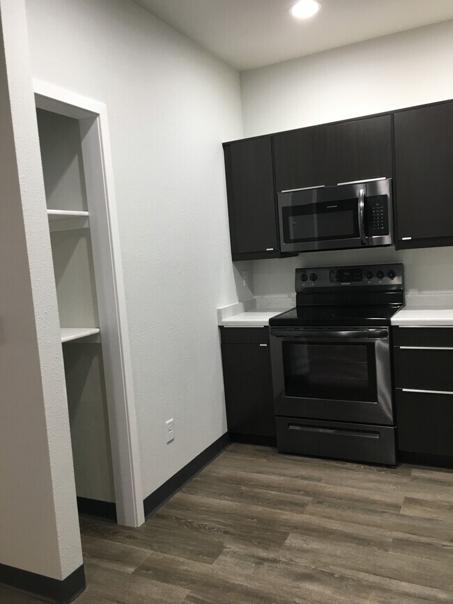 Foto del edificio - 410 E Mill St