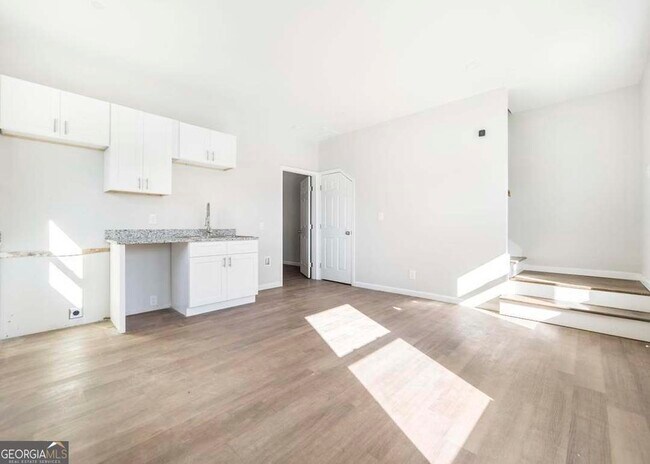 Foto del edificio - 803 Lynmore Ave