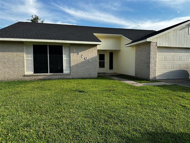 Building Photo - 13206 S Thorntree Dr