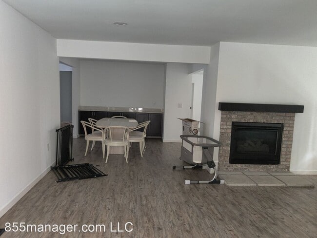 Building Photo - 3 br, 2 bath House - 4760 Forest Ave