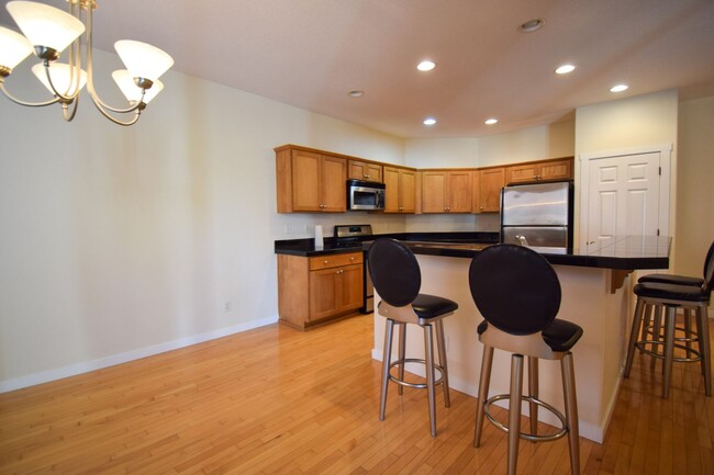 Building Photo - NEW LOWERED RENT!!!  $1,000 Move-in Specia...