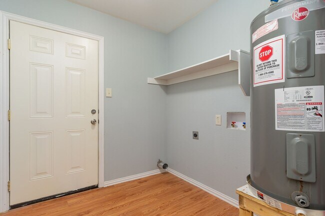 Foto del edificio - Beautiful affordable 4BD/2BA home!