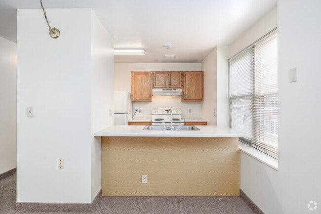 2BR, 1BA - 900SF - Dining Area - Steinhorst Square (Senior/ Income Restricted)