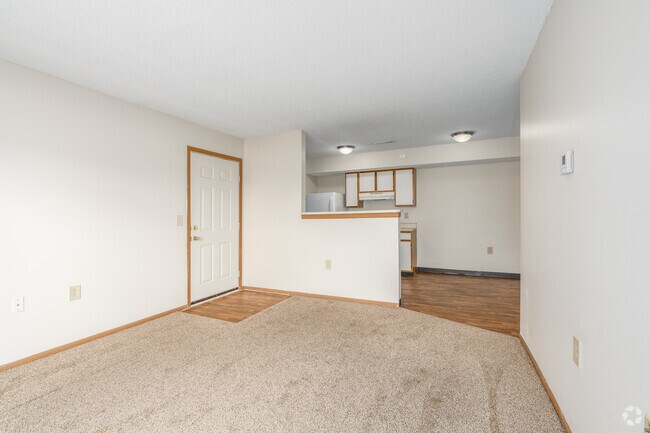 Sala de estar principal y cocina de un apartamento en River Valley, Lancaster, Ohio. - River Valley