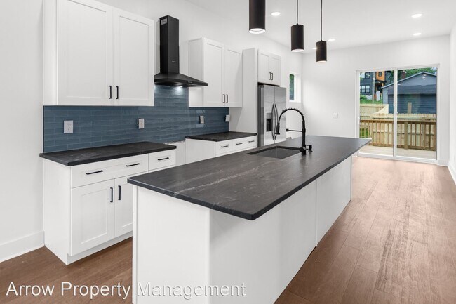 Foto del edificio - 4 br, 3 bath House - 2419 Batavia St