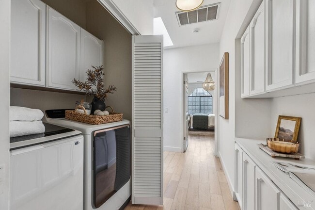 Building Photo - 93 Ashford Ave