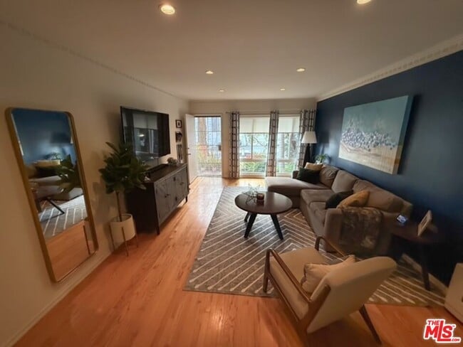 Building Photo - 1204 N Crescent Heights Blvd