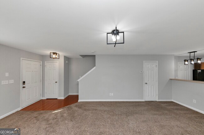 Foto del edificio - 735 Crestwell Cir