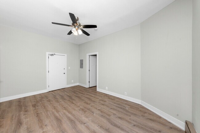 Foto del edificio - 635 W Barry Ave