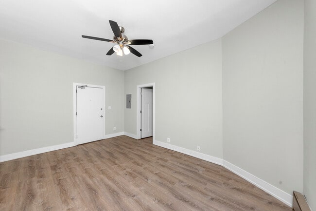 Building Photo - 635 W Barry Ave