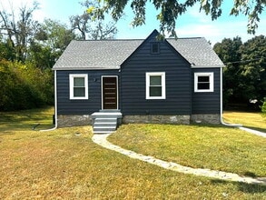 Building Photo - 2911 Dobbs Ave