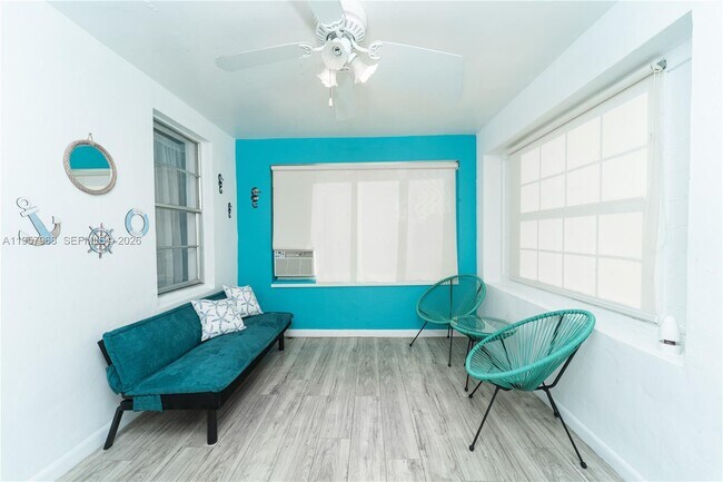 Foto del edificio - 1215 NE 127th St