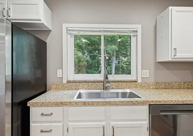 Building Photo - 3631 E Meadows Ct