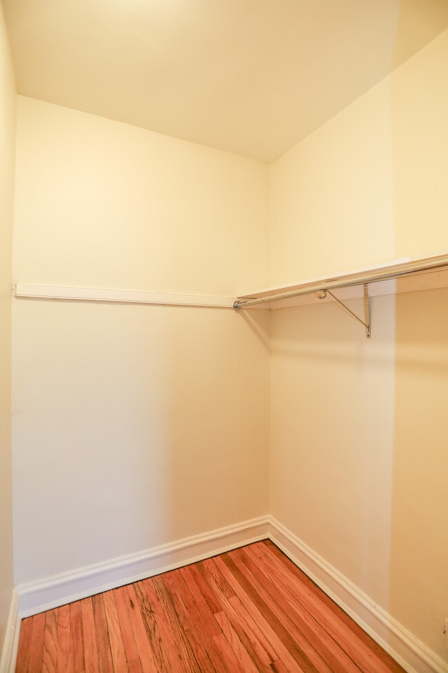 Building Photo - 5011 N Damen Ave