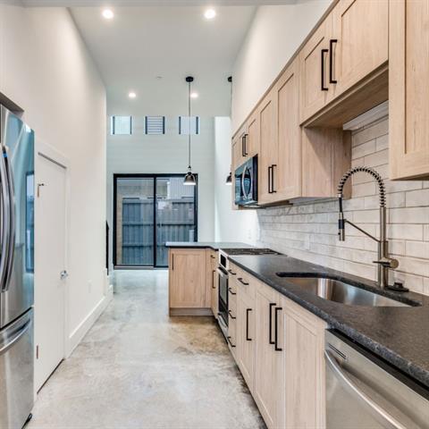 Foto del edificio - 2702 N Carroll Ave