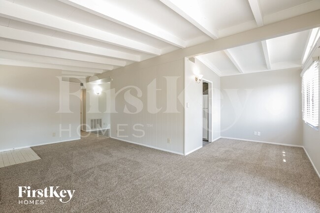 Building Photo - 333 S Mallard St