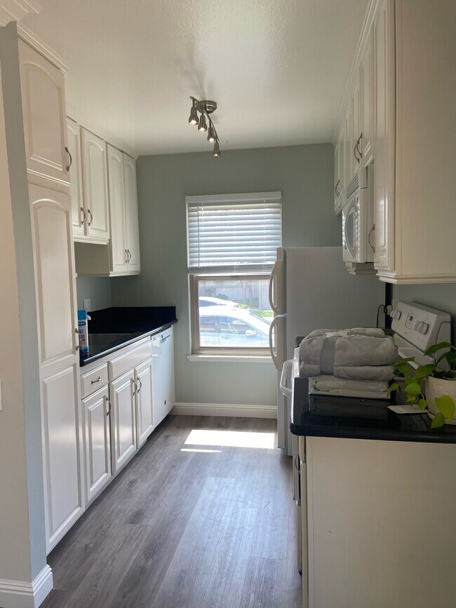 Foto del edificio - 2196 Dawn Ct