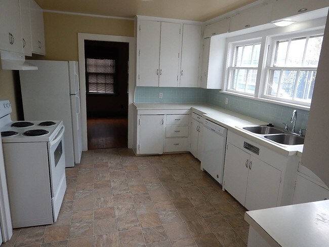 Foto del edificio - 4 br, 2 bath House - 844 NE 3rd Street