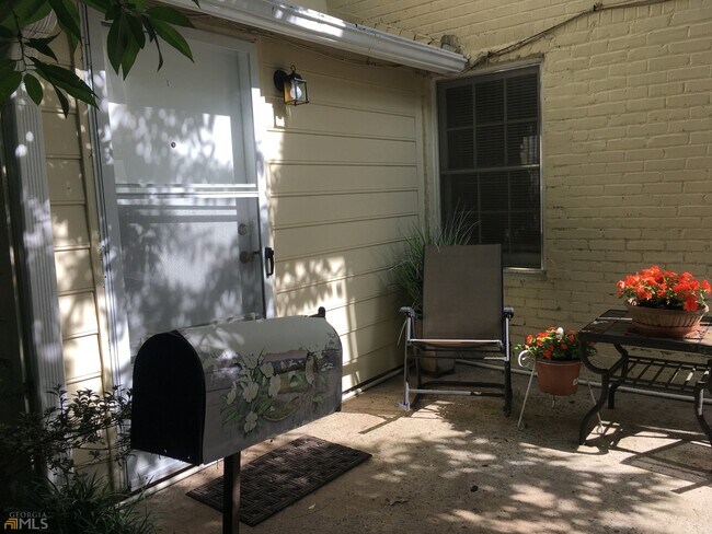 Foto del edificio - 2111 Fairhaven Cir NE