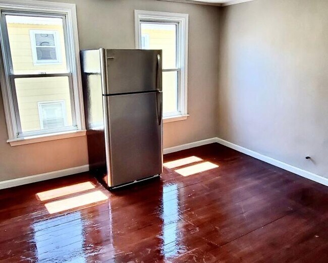 Building Photo - 2 bedroom in Fall River MA 02721