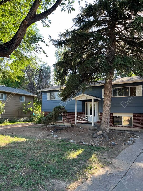 Primary Photo - 1413 S Bryan Ave