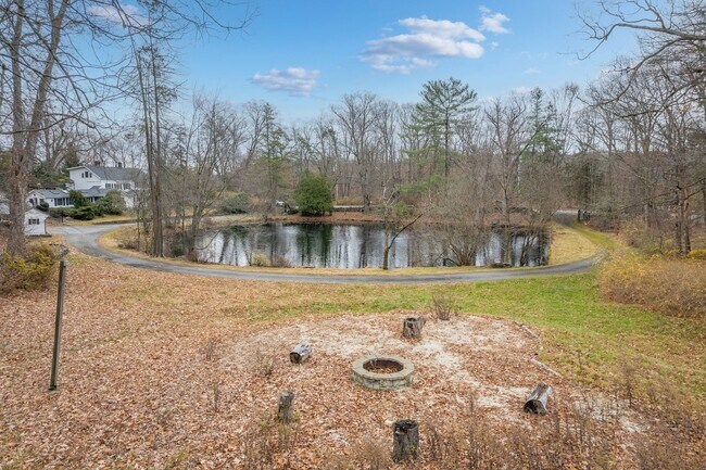 Foto del edificio - Beautiful 4 Bedroom 3.5 Bathroom Home On Quiet Tree-Lined Street In Millwood.