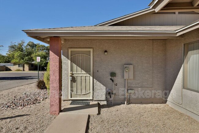 Building Photo - 1625 N Date