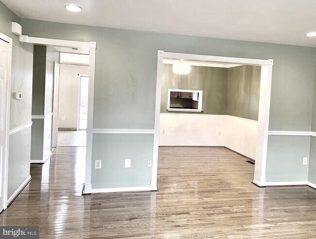 Foto del edificio - 8593 Burlington Ct